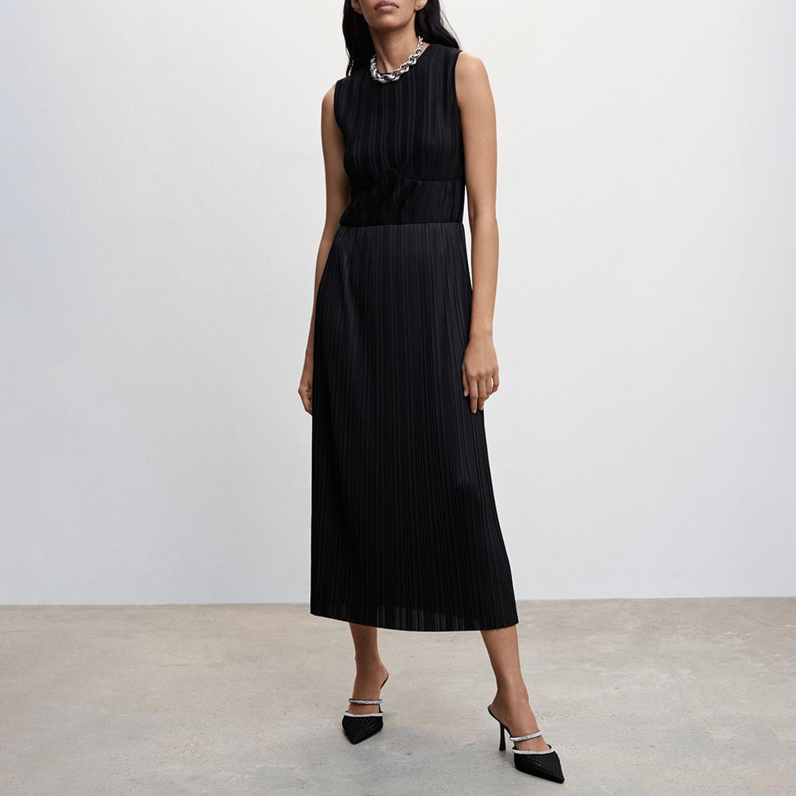 Robe Longue Plissée Noire main product photo
