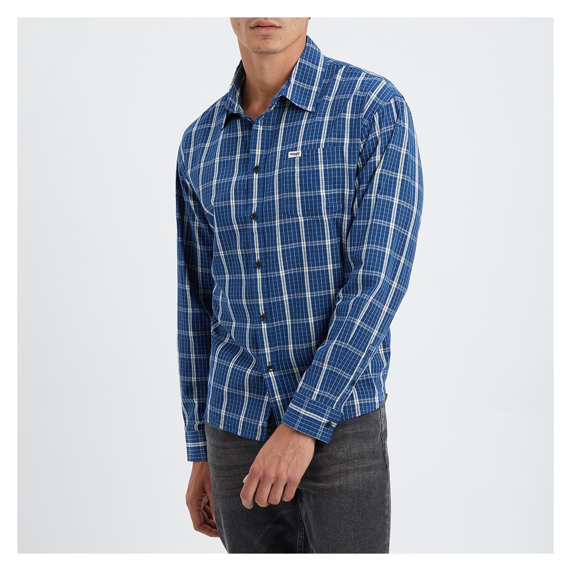 Chemise à poches en denim main product photo