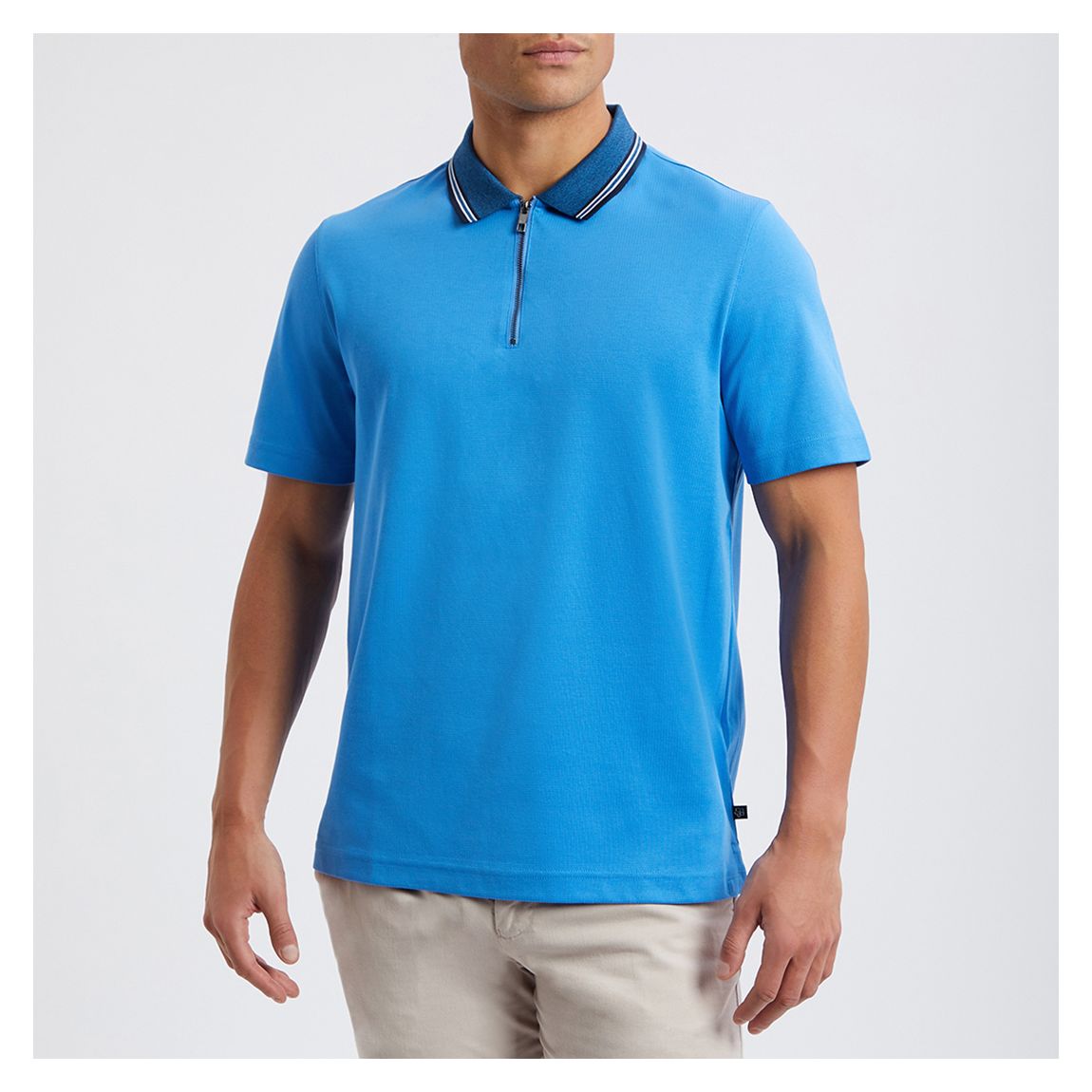 Polo texturé bleu à coupe régulière main product photo