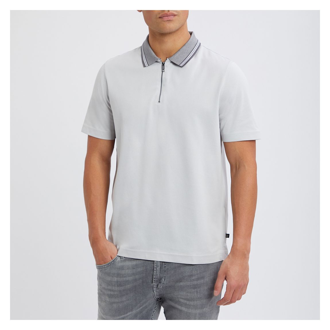 Polo texturé gris à coupe régulière main product photo