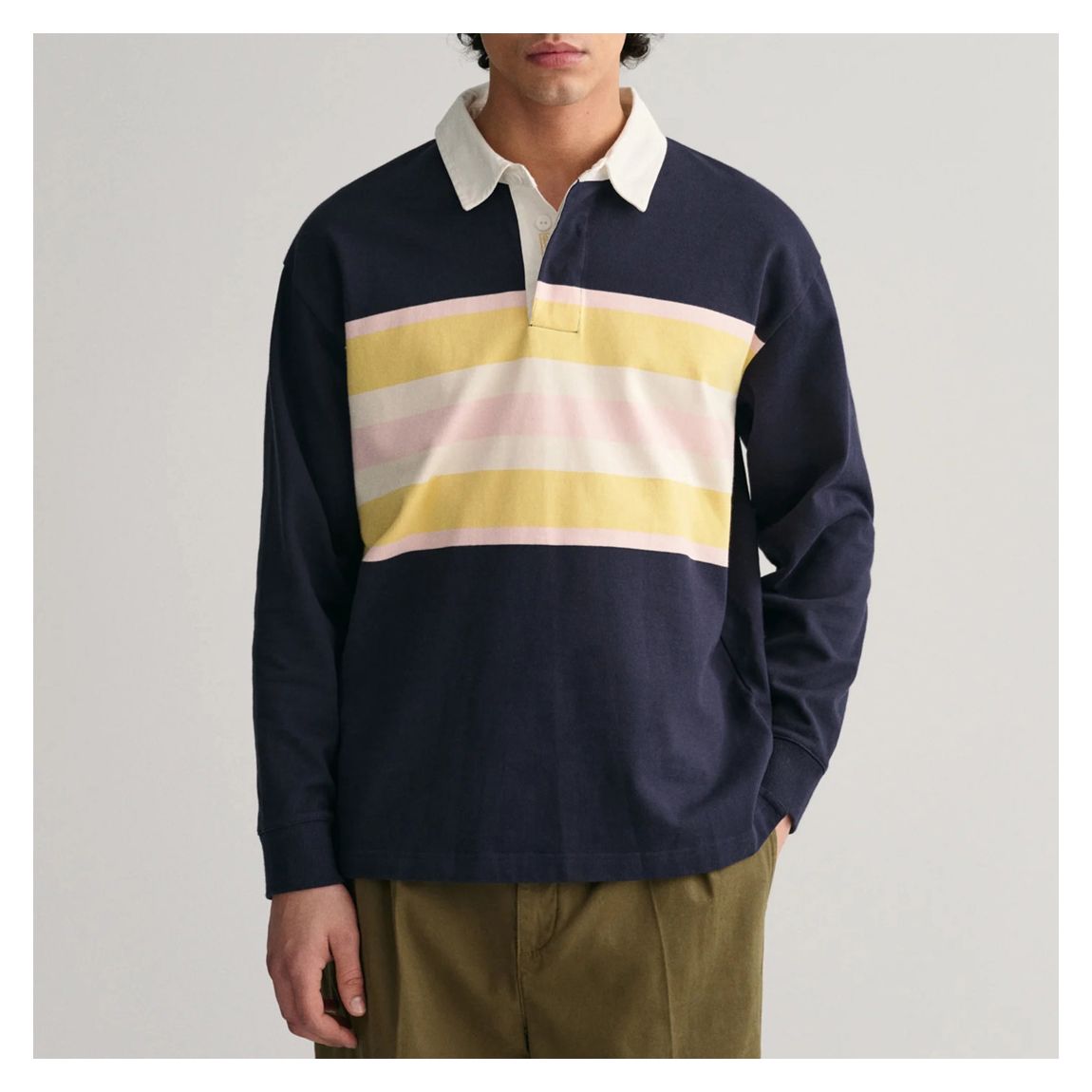 Polo en coton coloré bleu marine main product photo
