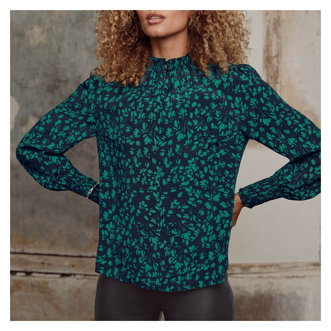 Blouse Imprimée Tyra Verte main product photo