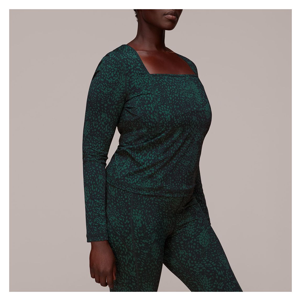 Top De Sport À Imprimé Animalier Vert main product photo