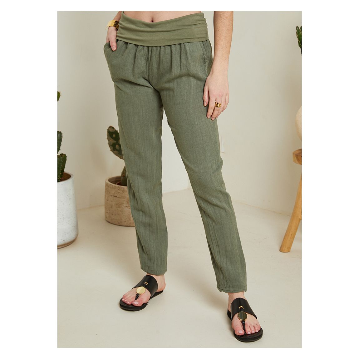 Pantalon Droit En Lin Kaki main product photo