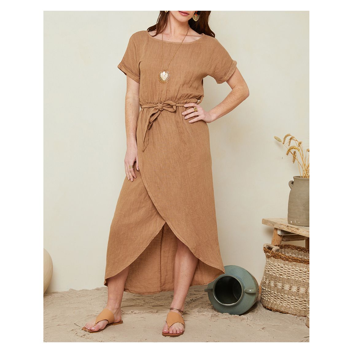 Robe Longue En Lin Beige À Taille Nouée main product photo
