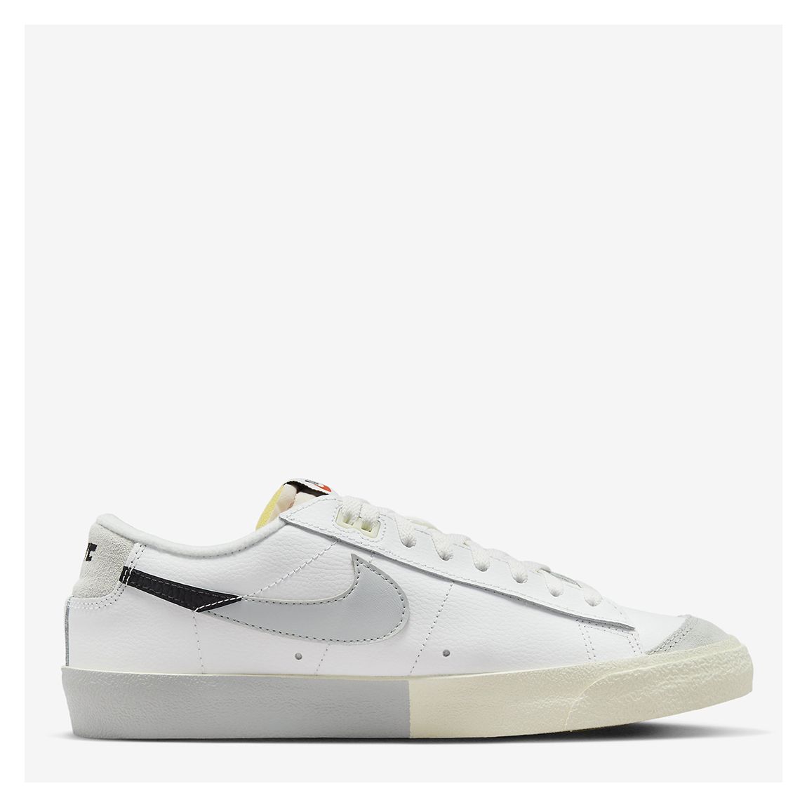Hommes Blanc/Noir Nike Blazer Low 77 Trainers main product photo