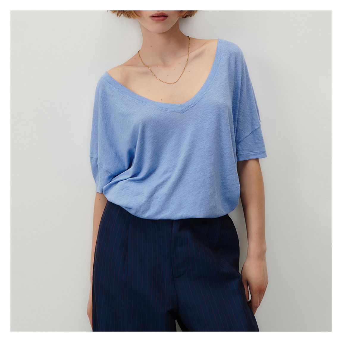 T-Shirt En Lin À Col En V Pobsbury Bleu Pâle main product photo