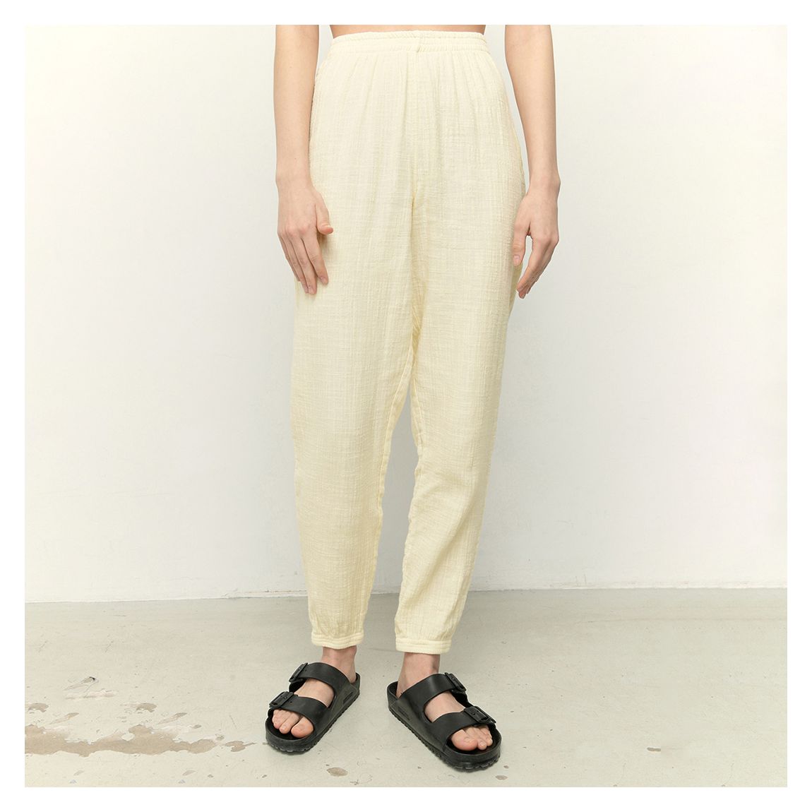 Pantalon Oyobay Écru main product photo