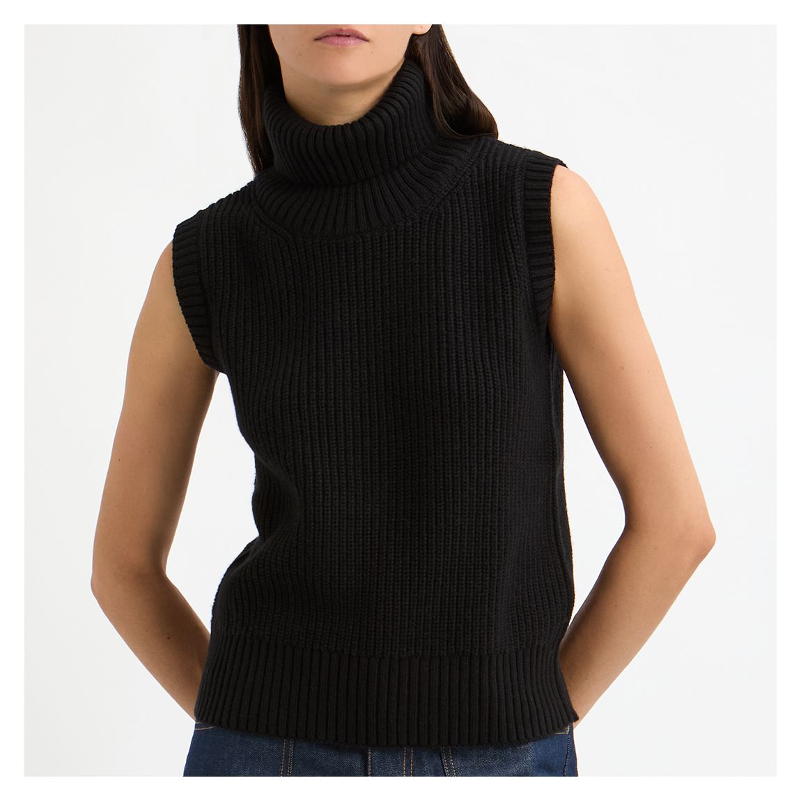 Pull Sans Manches À Col Roulé En Tricot Noir main product photo