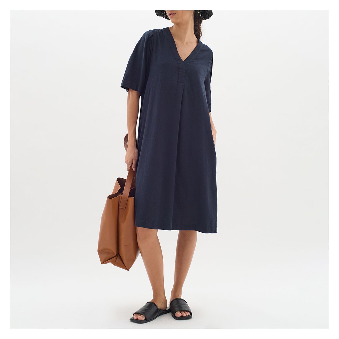 Navy Ellie - Mini Robe En Lin Mélangé À Encolure En V main product photo