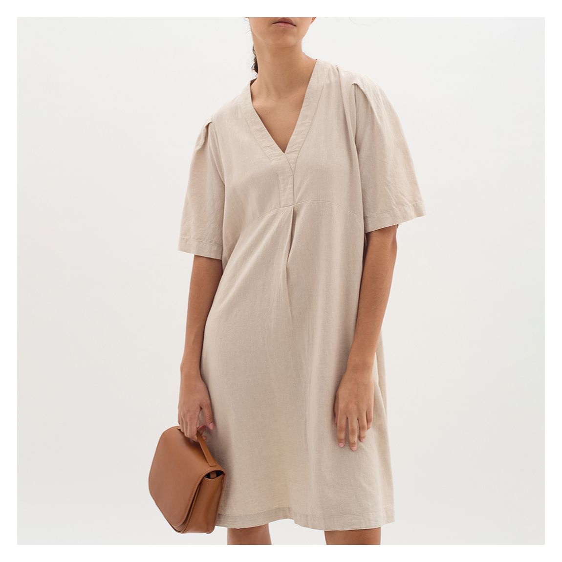 Mini Robe En Lin Mélangé Beige Ellie À Encolure En V main product photo