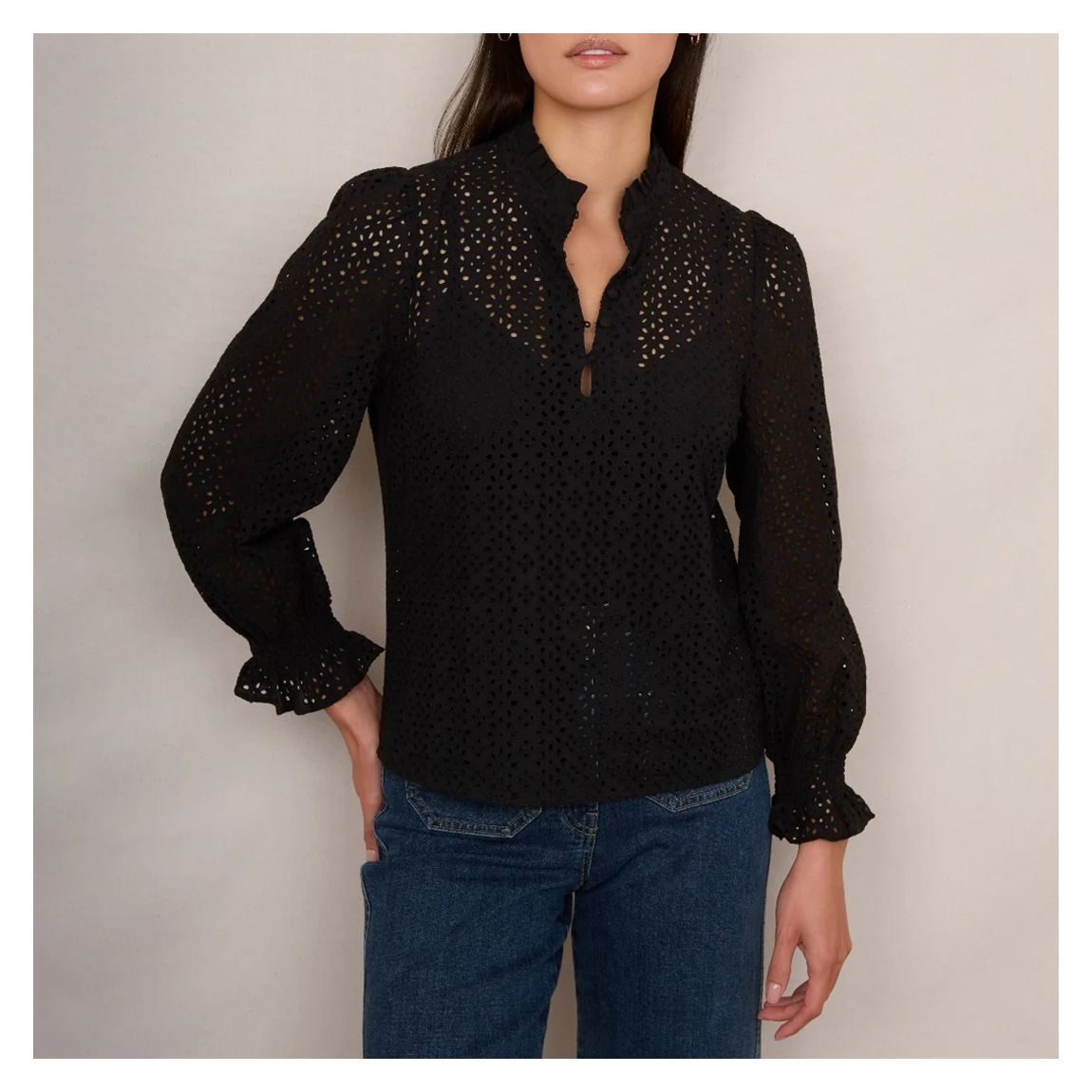 Blouse En Coton Noir À Broderie Franche main product photo