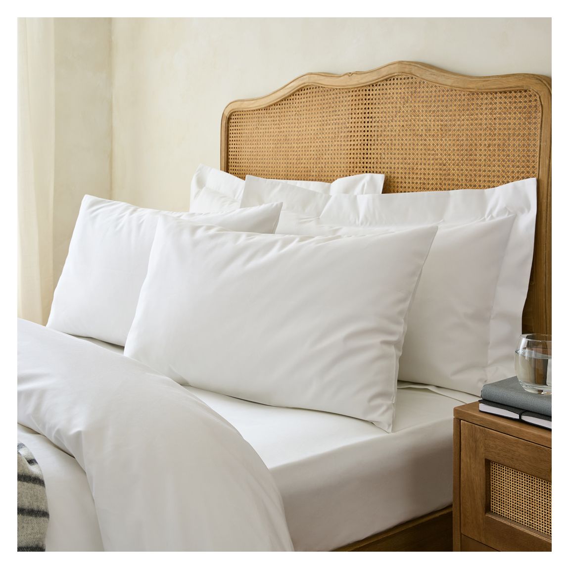 1000Tc Premium Housewife Pillowases, White main product photo
