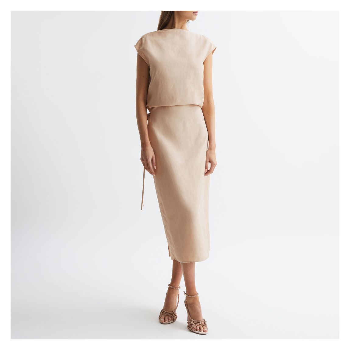 Nude Paloma Robe Ouverte Au Dos En Lin Mélangé main product photo