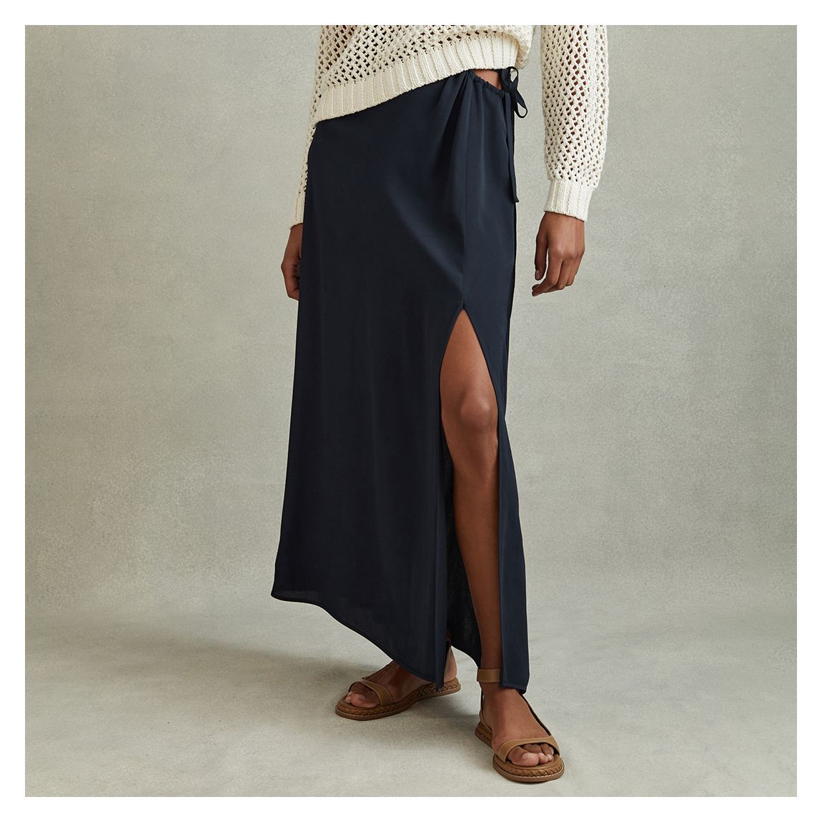 Jupe Midi À Découpes Latérales Esme Navy main product photo