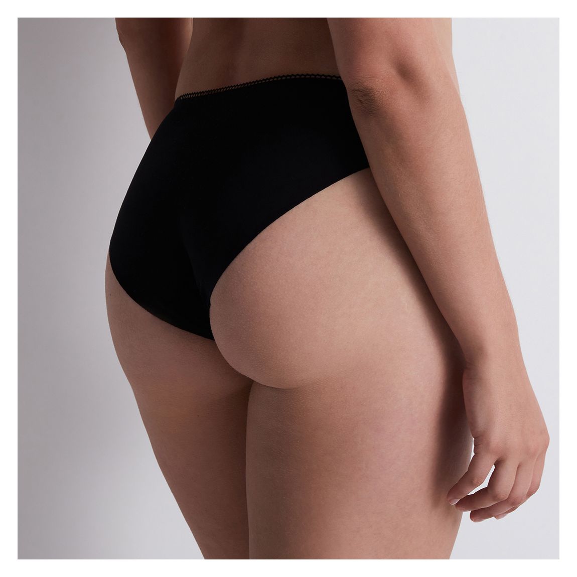 Illusion Fauve Slip Brésilien Noir main product photo