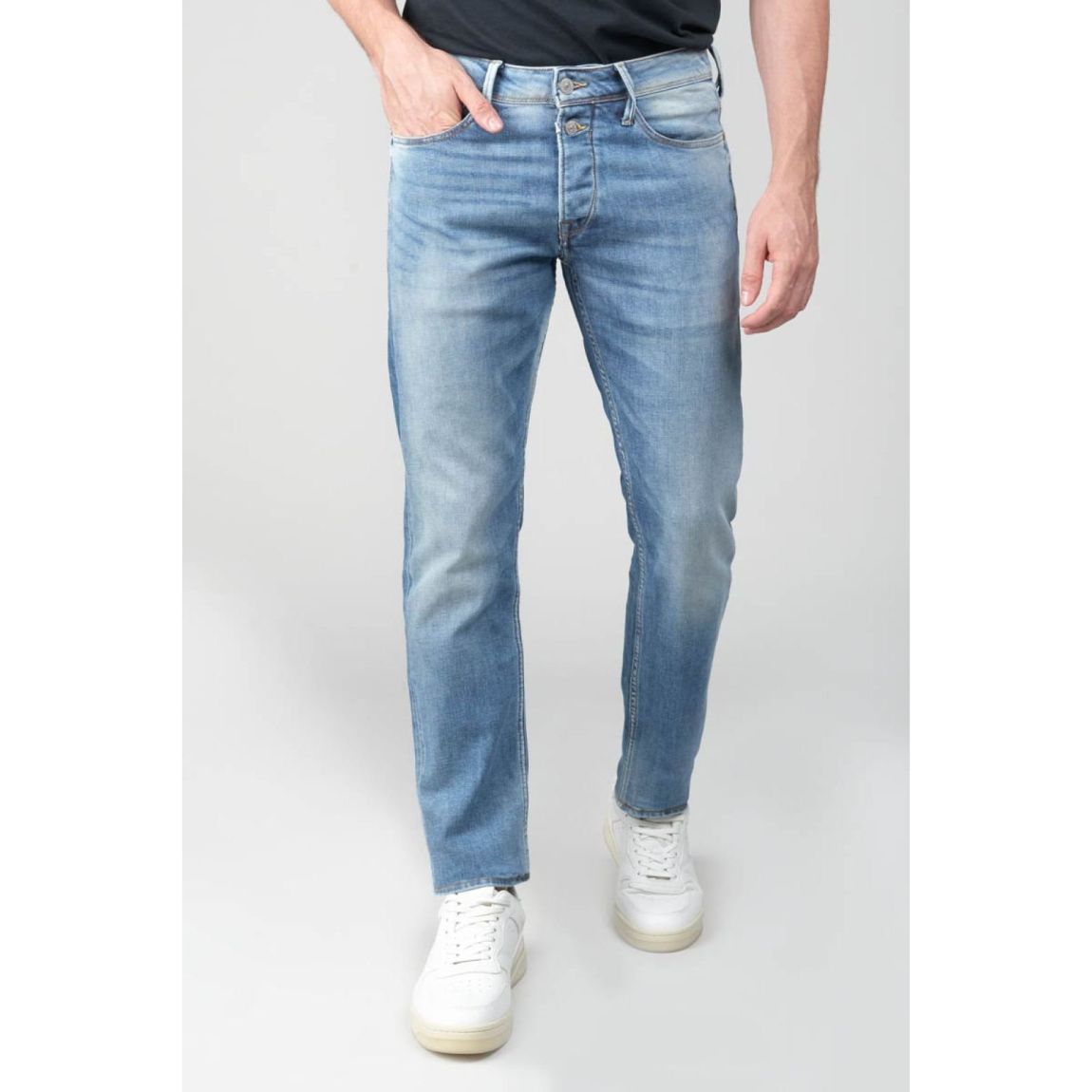 Jeans Ajusté 600/17 main product photo