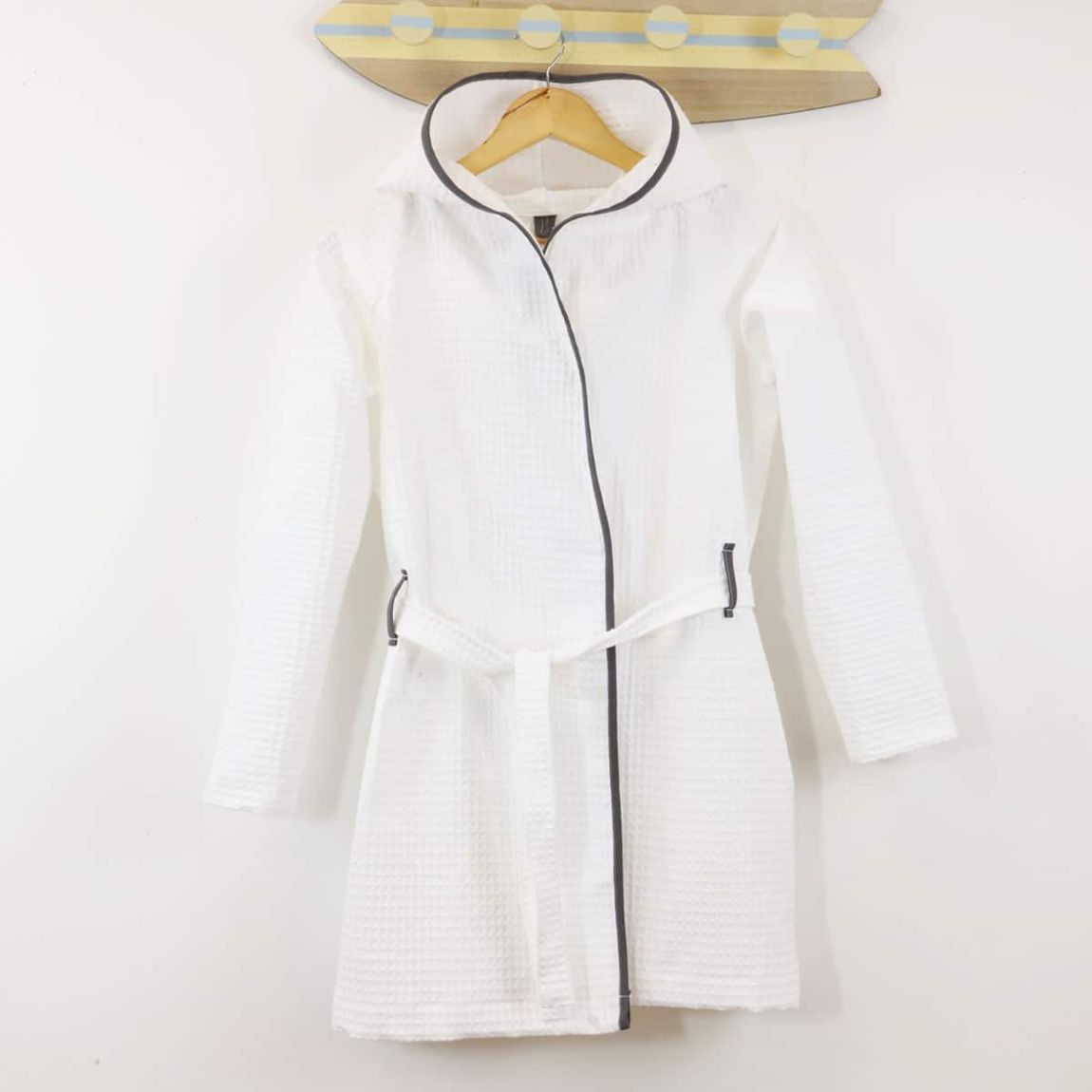 Peignoir enfant mixte en coton nid d'abeille JADOU main product photo