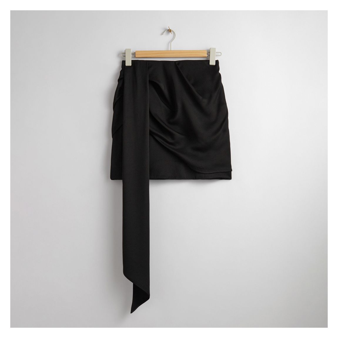 Mini-Jupe Drapée Froncée Noire main product photo