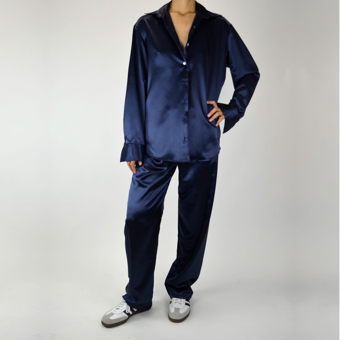Chemise Pour Femme Hand Over main product photo