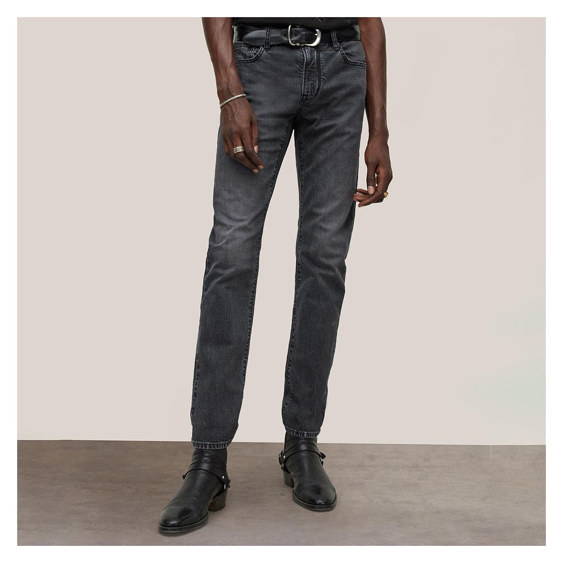 Jean J701 Regular Fit Noir Délavé main product photo