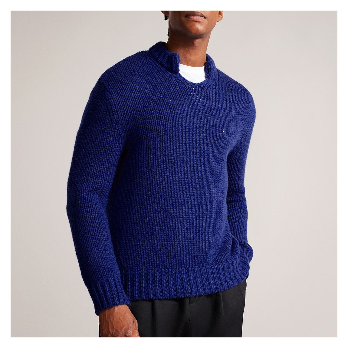 Pull à col échancré Opsida bleu roi main product photo