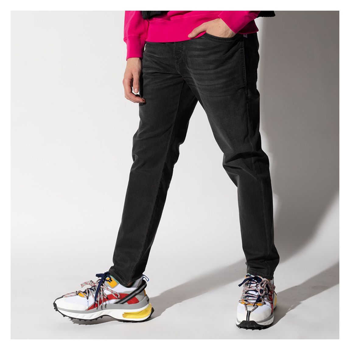Jean stretch fuselé D-Fining noir délavé main product photo